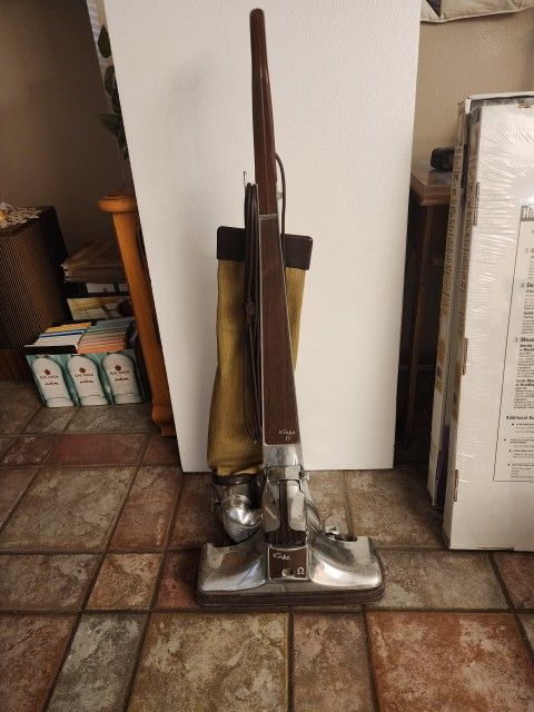 Vintage Kirby Classic Omega 1-cb vacuum