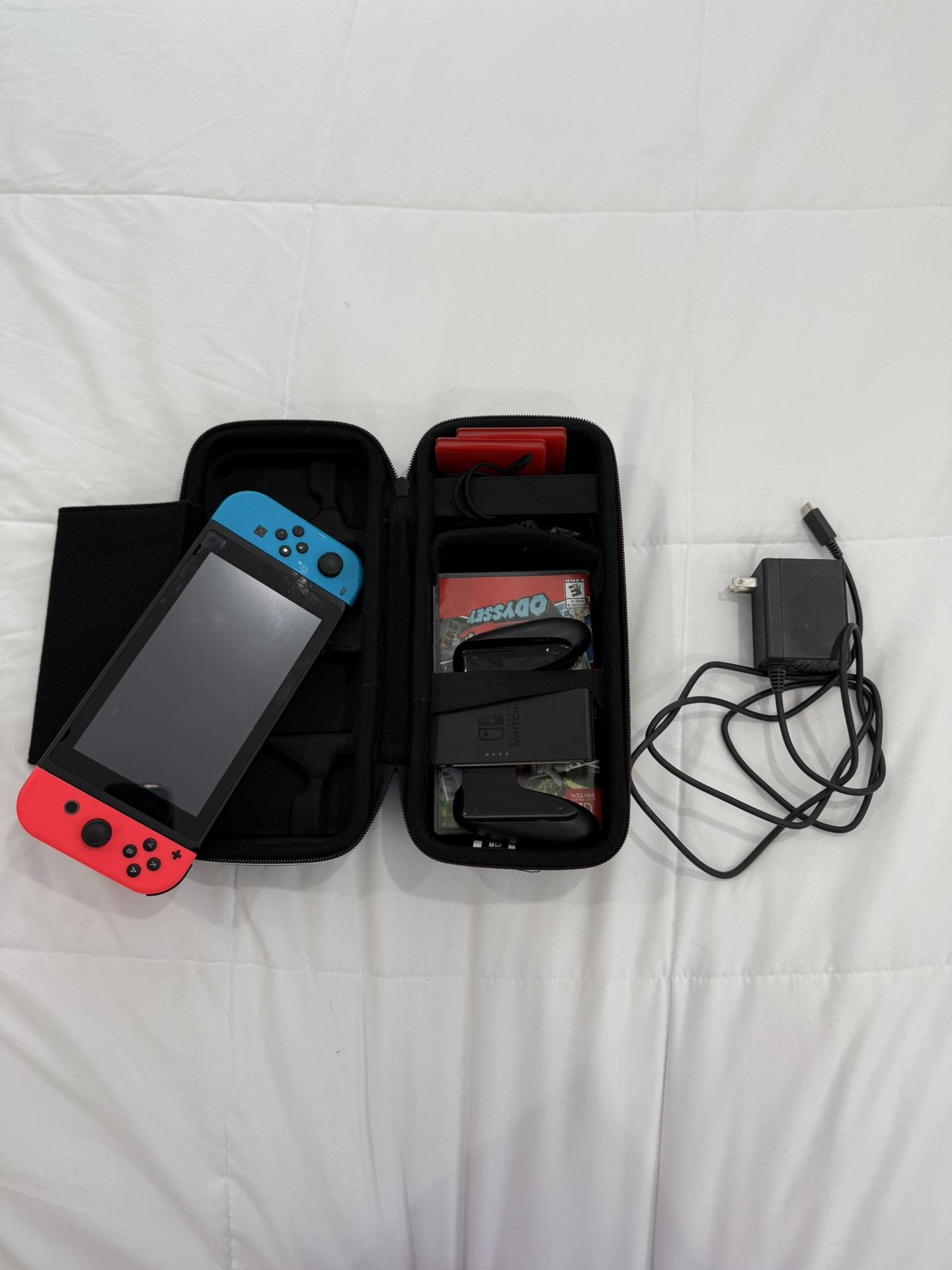 Nintendo Switch Lite + Mario Odyssey 