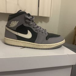 Air Jordan 1 Mid