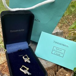 Elegant gold knot earrings sparkling statement jewelry 