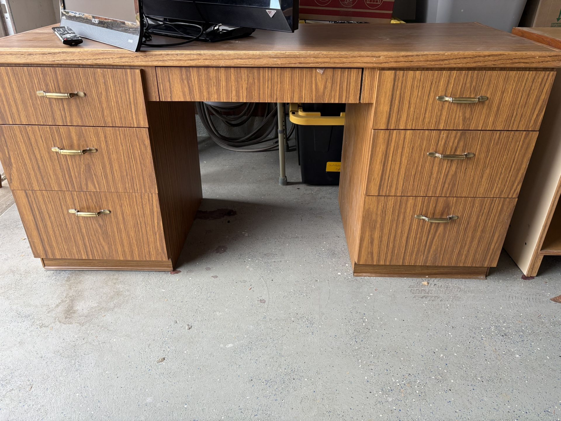  Desk FREE FREE