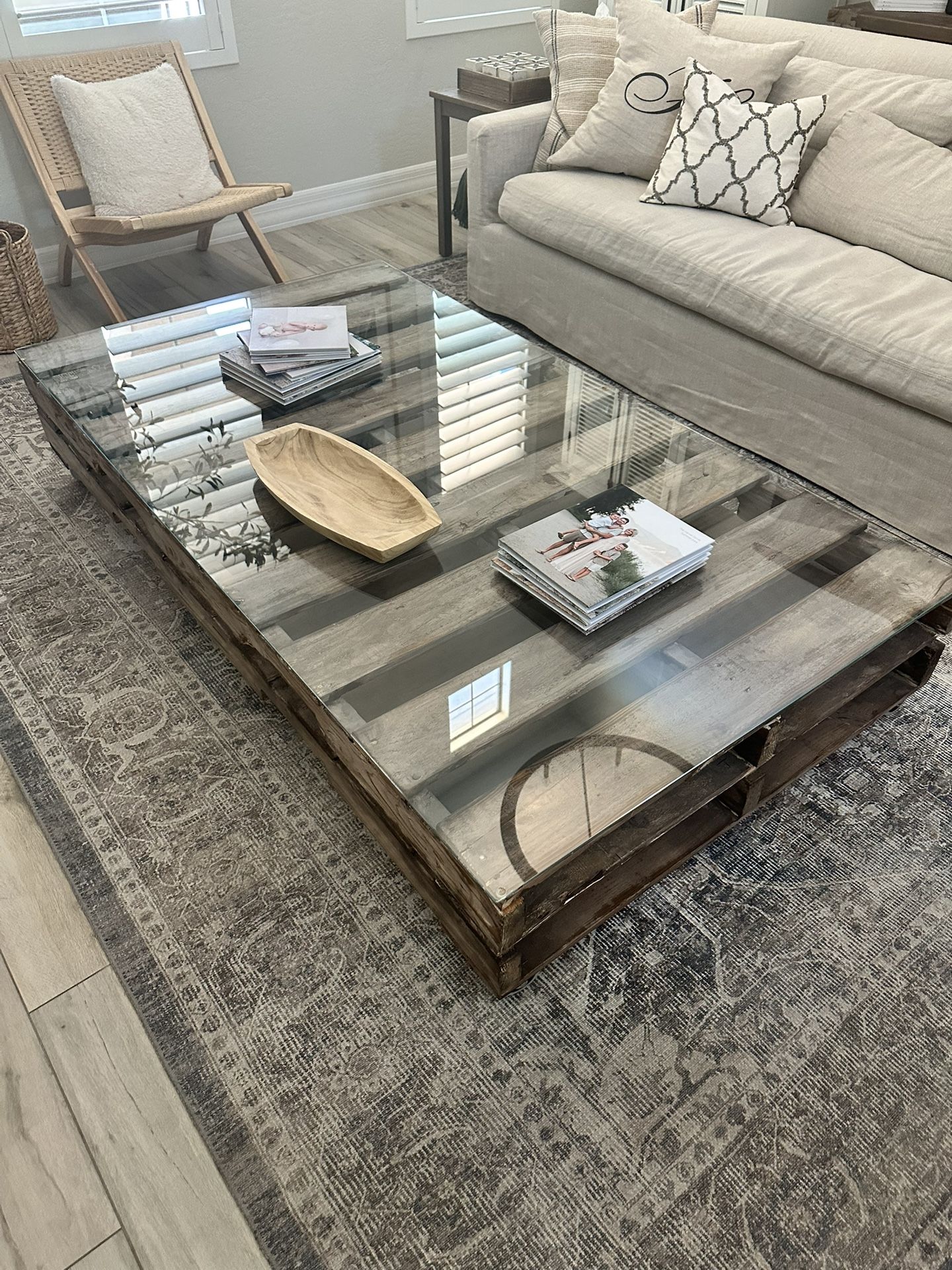 Pallet Coffee Table With Glass