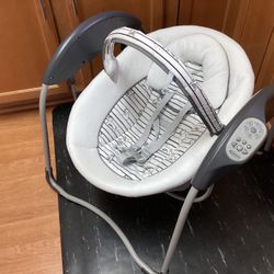 Infant Glider-Graco.      (DR)