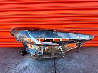 2022-2023-2024 TOYOTA COROLLA CROSS Right Passenger Side Headlight LED Oem