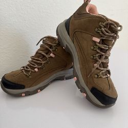 Waterproof Women’s Size 8 Boots