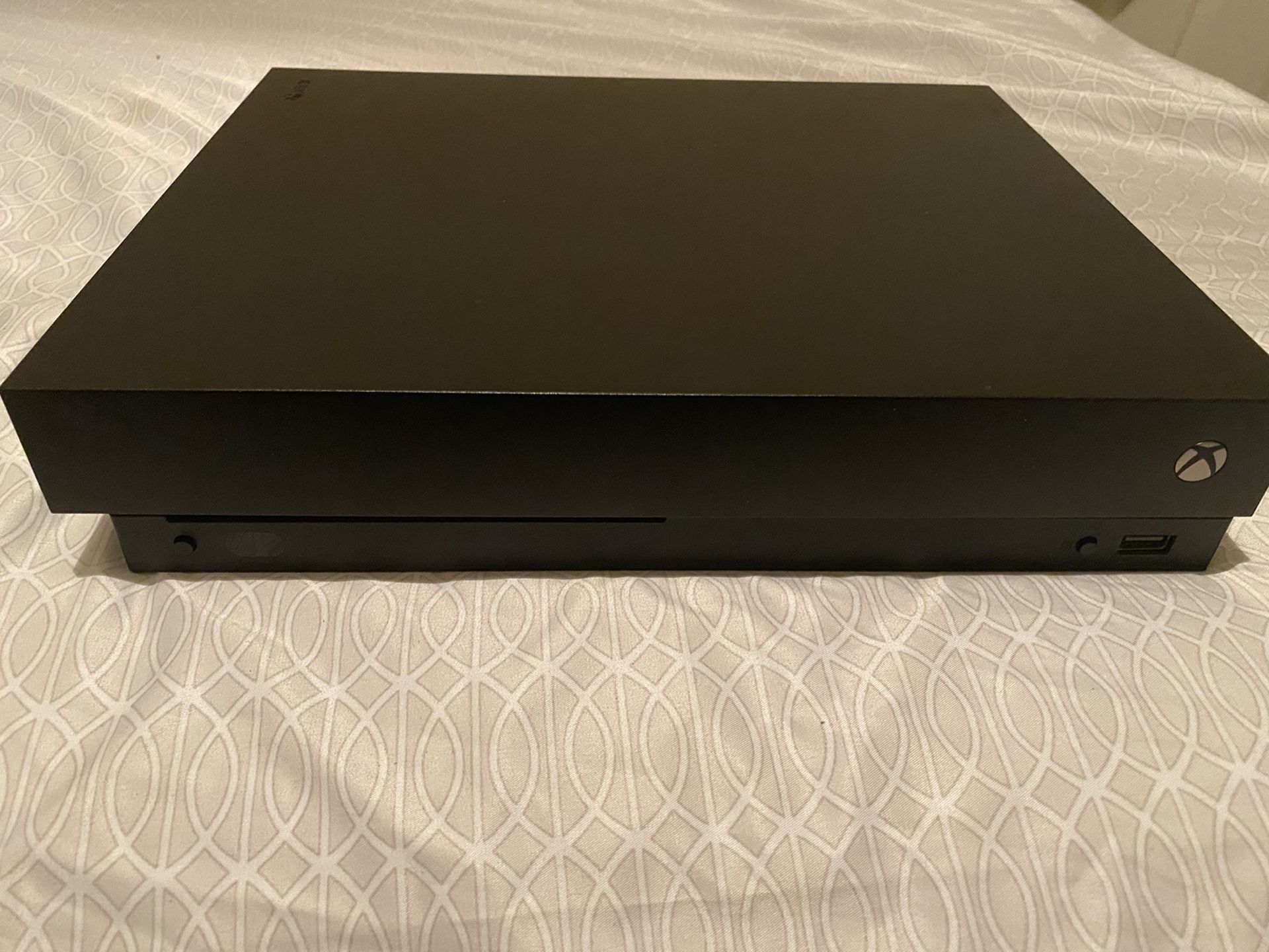 Xbox one x used 1TB (normal wear)