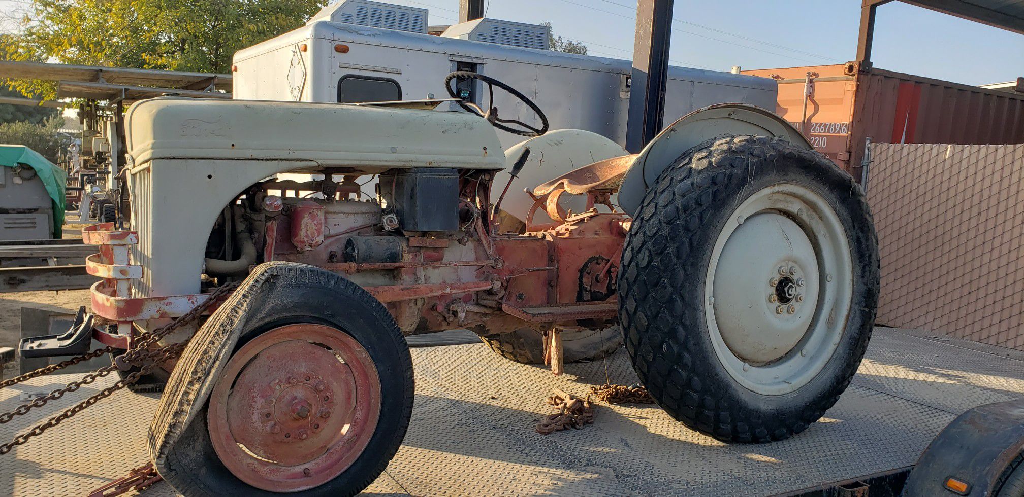 Ford 8n tractor 1800$