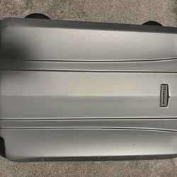 Diplomat 22 inch Carryon Suitcase in Good Condition