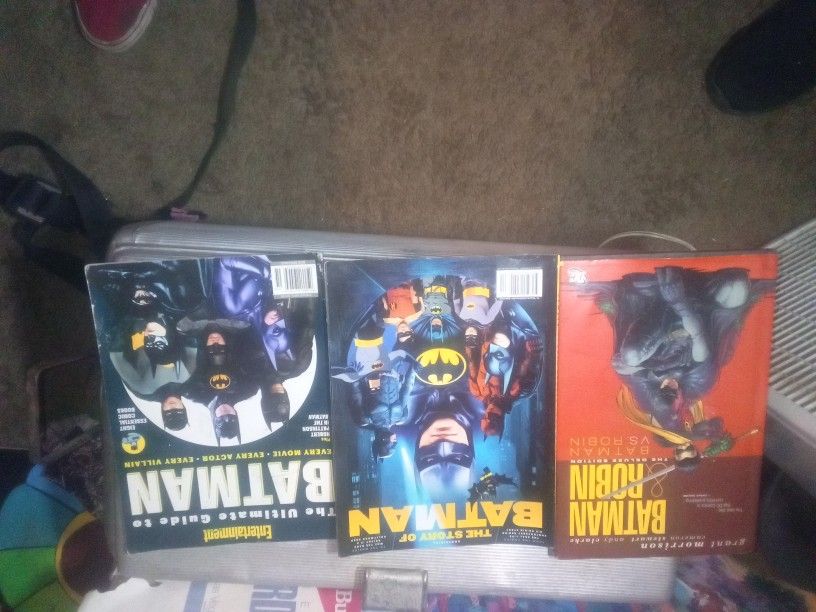 3 paperback batman books. like new