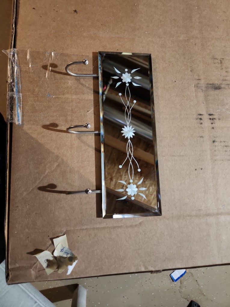 ETCHED MIRROR KEY RACK HOLDER