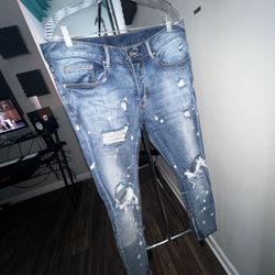 Mnml distressed blue jeans