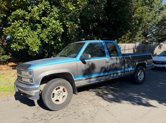 Chevy K1500 Extended Cab Pickup Truck
