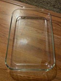 Pyrex 4.5 quart baking dish