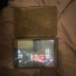 Apple iPad 7th Generation – Excellent Condition + Case Included