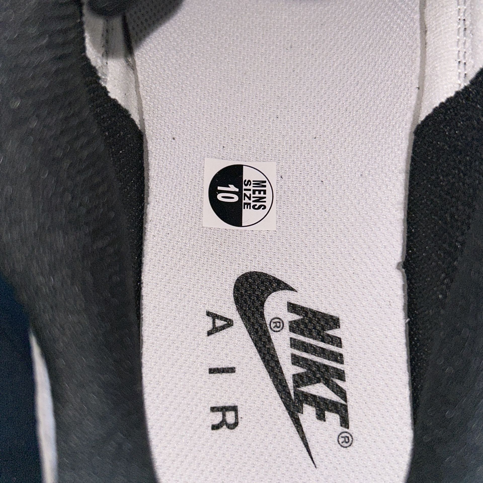 BRAND NEW AIR MAX SIZE 10