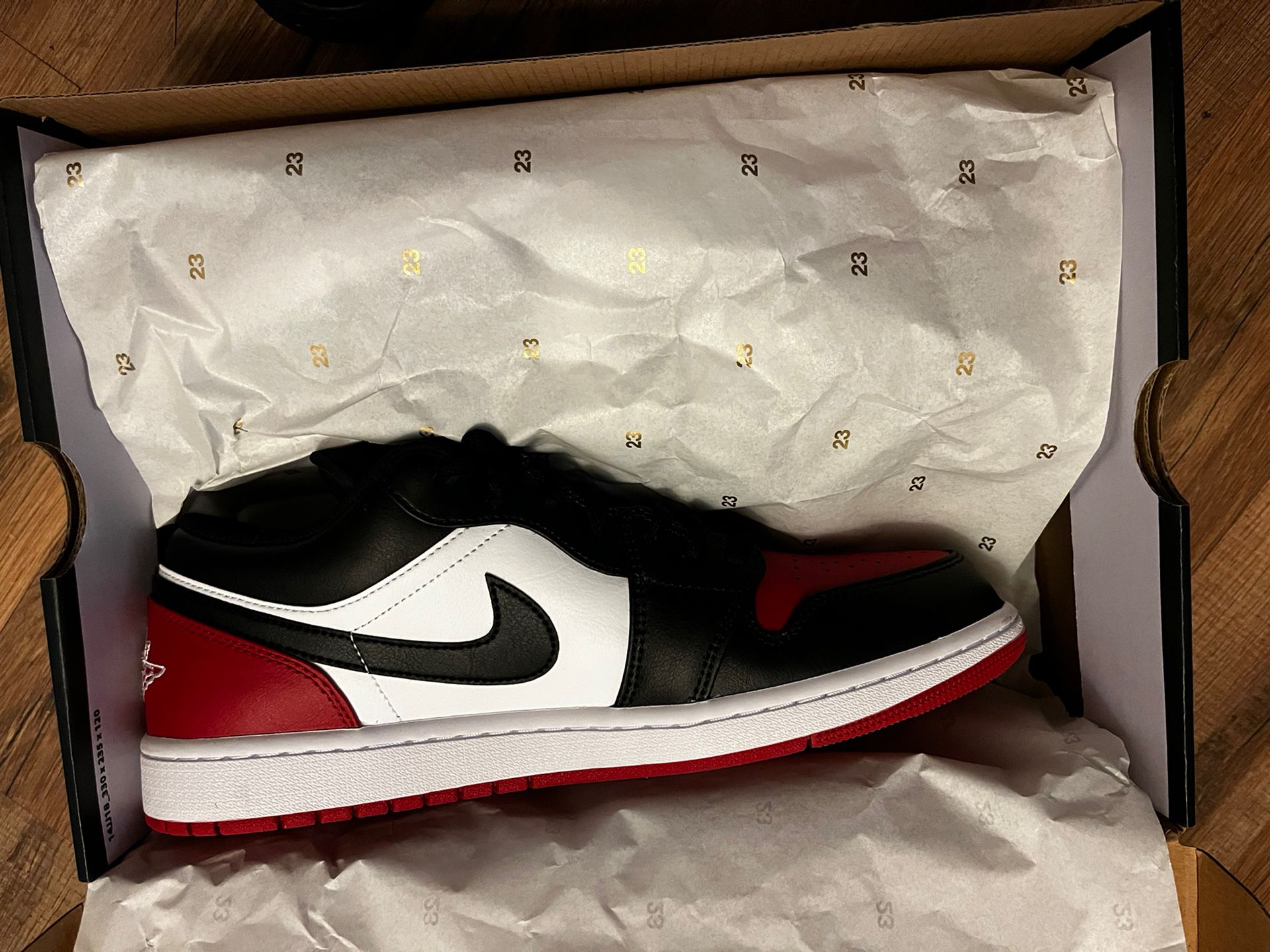 Jordan 1 Low Size 11 (New, Never Worn)