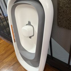 Oxo Splash And Store Baby Bathtub