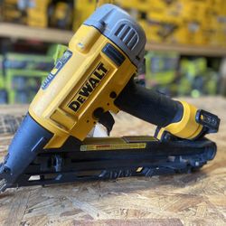 DEWALT Pneumatic 15-Gauge DA Nailer