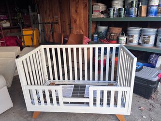 Toddler bed