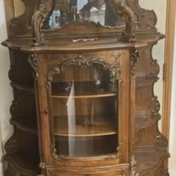 Victorian Rococo Revival Curio Cabinet (Circa 1890–1900) – Exceptional Original Condition