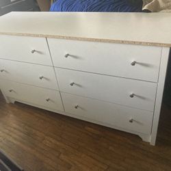 Dresser With 6 Drawers $280