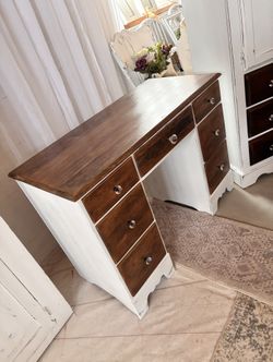 Desk (optional Chair)