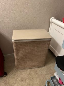Wicker Laundry Hamper with Lid vintage