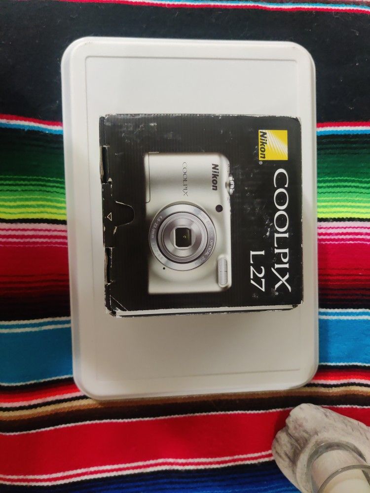 Nikon Coolpix L27 Camera