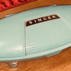 VINTAGE 1960’s ORIGINAL SINGER SEWING BUTTONHOLER w/ ORIGINAL MANUAL AND CARRYING CASE