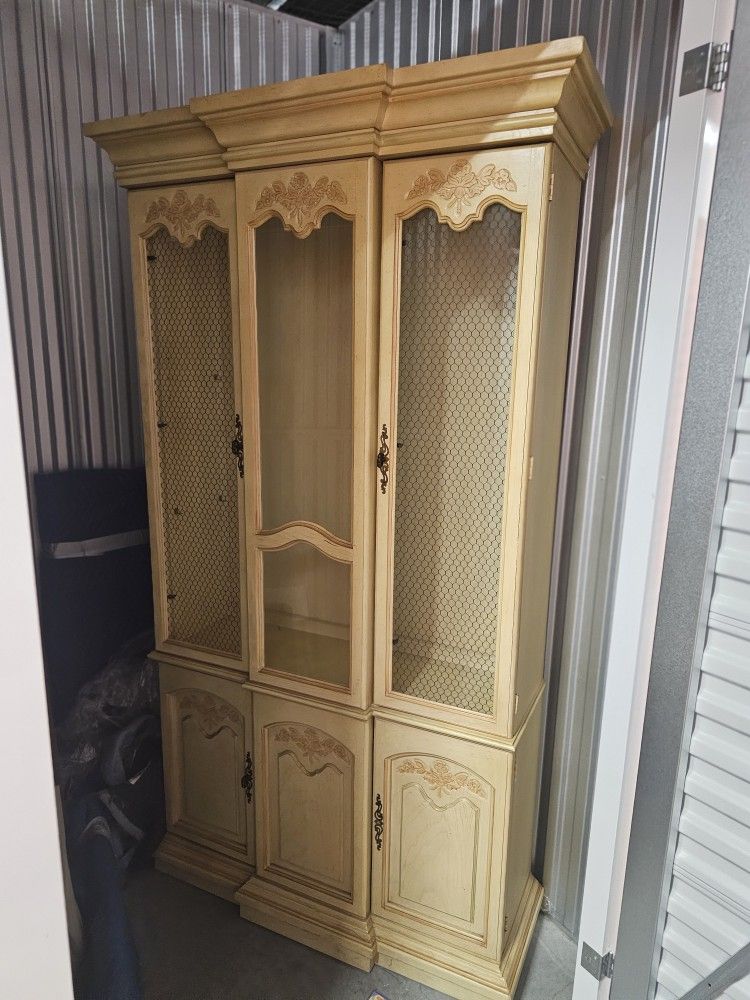 Vintage Kitchen Hutch / China Cabinet