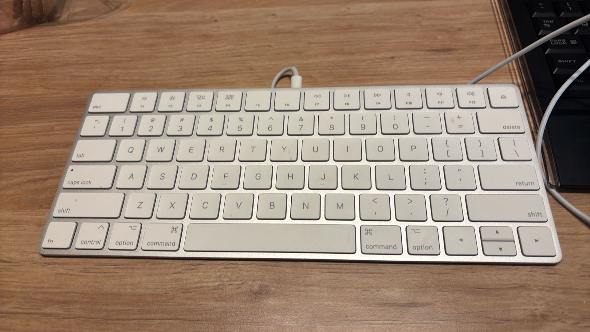 Genuine Apple A1644 Wireless Rechargeable Magic Keyboard Silver w/ Charging Cord