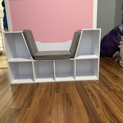 Kids bookcase with seat