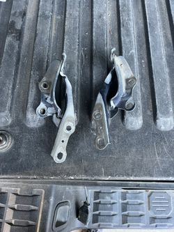 Tacoma 2006 Hood Hinge 