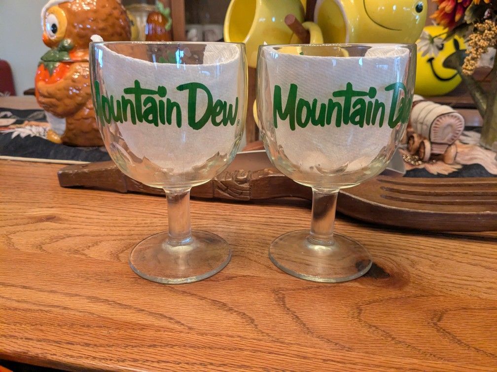 Vintage 1970s Glass Mountain Dew /Mtn Dew Beer Glasses Goblets Set Of Two Collectable Soda Drinking  Cups,, Mugs Barware 