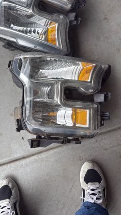 Ford F150 headlights pair