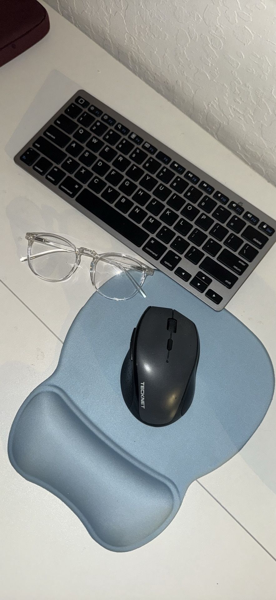 Wireless mouse, mouse pad, keyboard & blue light glasses
