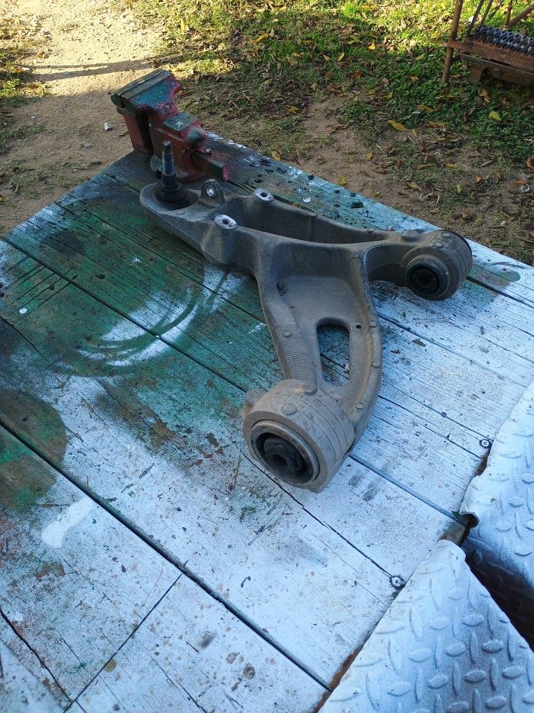 Passenger Side Lower Control Arm Cadillac CTS 2006