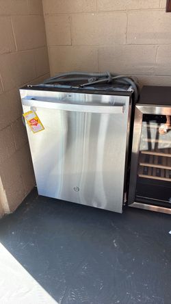Nice like new GE stailenss steel dishwasher