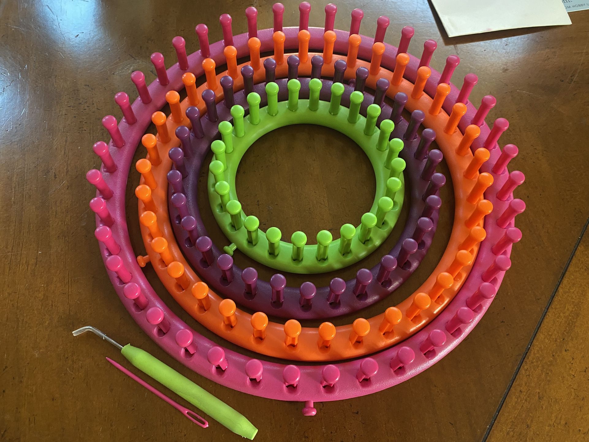 Knitting Loom Set (4 Sizes) + Homespun Yarn Bundle