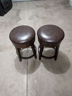 Set of 2 Backless Swivel Bar Stools – Dark Wood & Brown Faux Leather