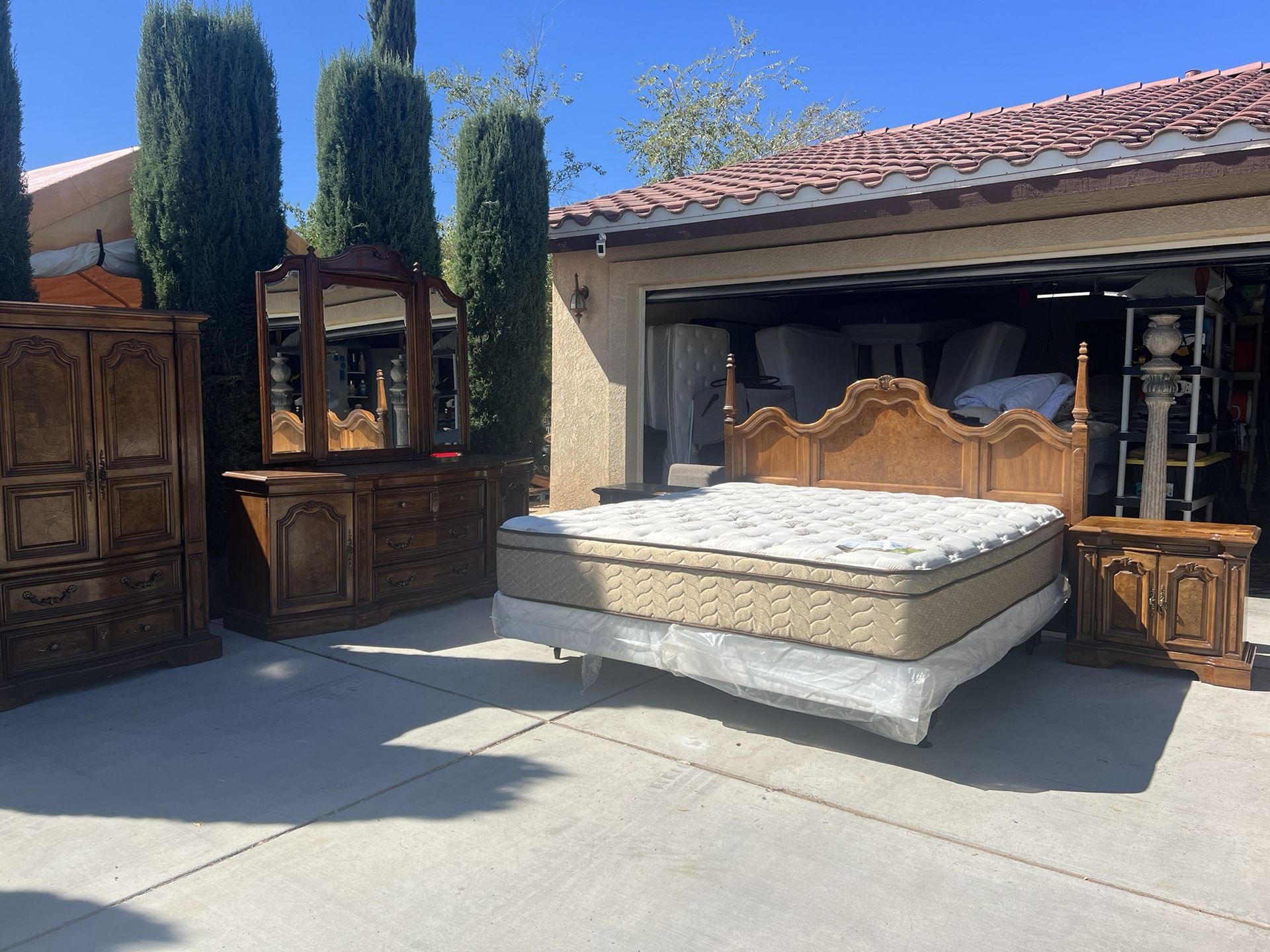 10PC King Bedroom Set!