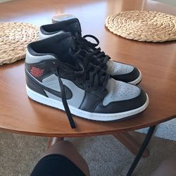 Jordan 1 mid shadow Red