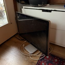 FREE - Apple Cinema Display, 27”, Mini Display Port