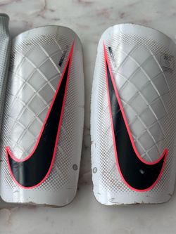 Nike Mercurial/Lite soccer shin guards in size S