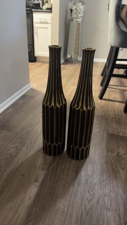 Black & Gold Decorative Vase Set – Gently Used
