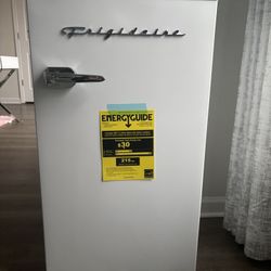 Frigidaire 3.2 cu ft Mini Fridge 