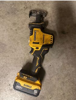 Saw and battery