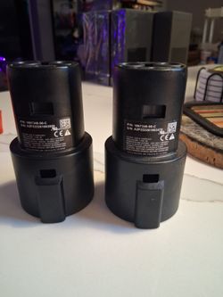 Tesla Genuine OEM Charging Adapters – Set of 2
Set of two genuine Tesla Motors charging adapters, part number 1067348-00-C. Designed for compatible Te