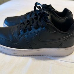 Women’s Nike Ebernon Low Size 6