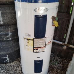 Whirlpool 40 Gallon Electric Water Heater. Used In Gd Condition 